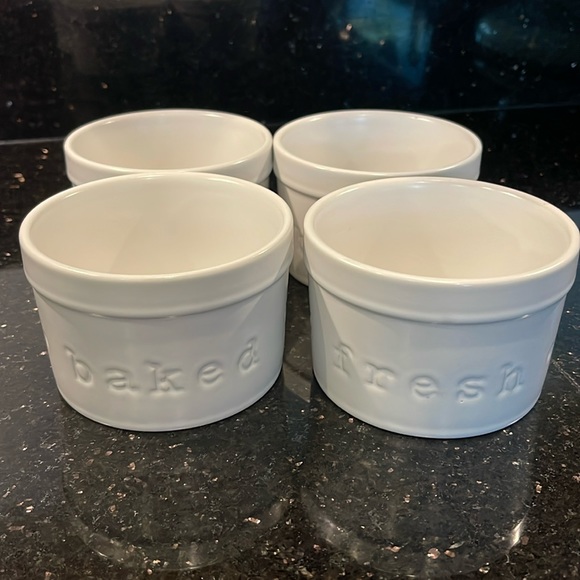 NWOT Baked Fresh Yum Ramekin Dish Set of 4 - Picture 1 of 6